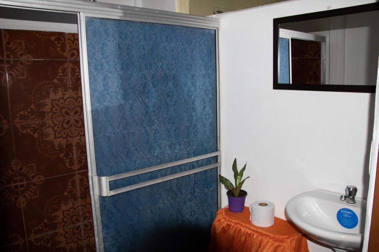 The Corner House Apartment Tortuguero Exterior photo