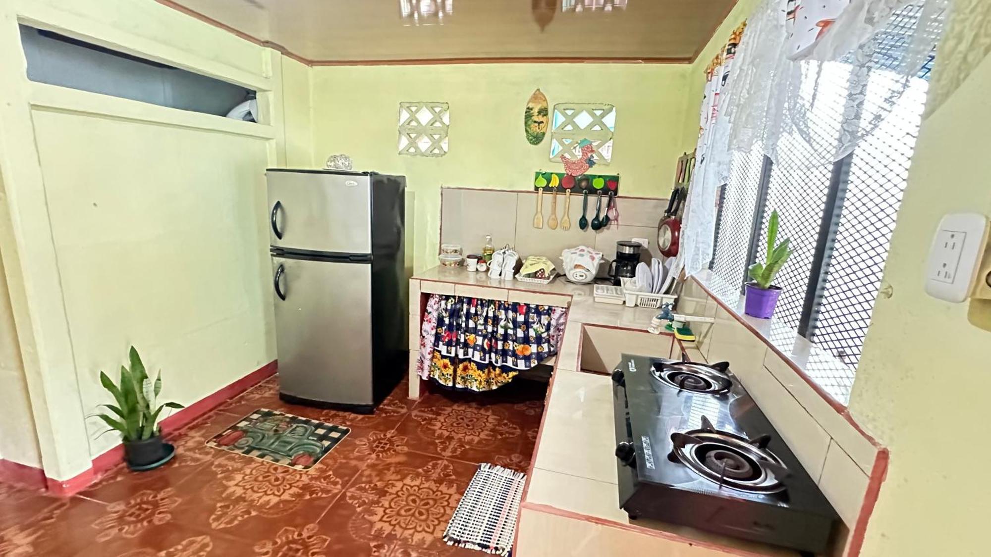 The Corner House Apartment Tortuguero Exterior photo