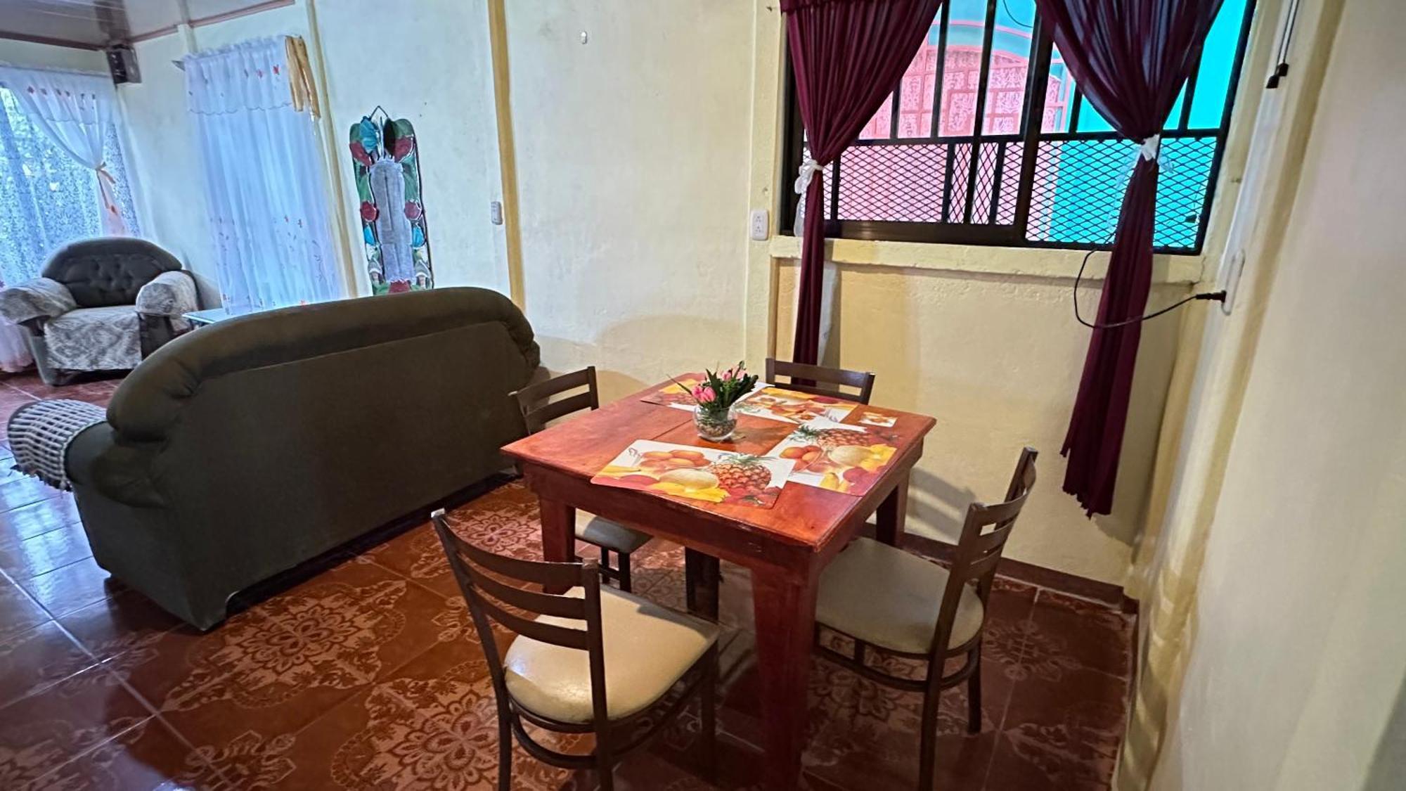 The Corner House Apartment Tortuguero Exterior photo